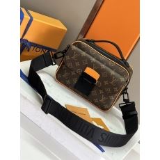 Mens Louis Vuitton Satchel Bags